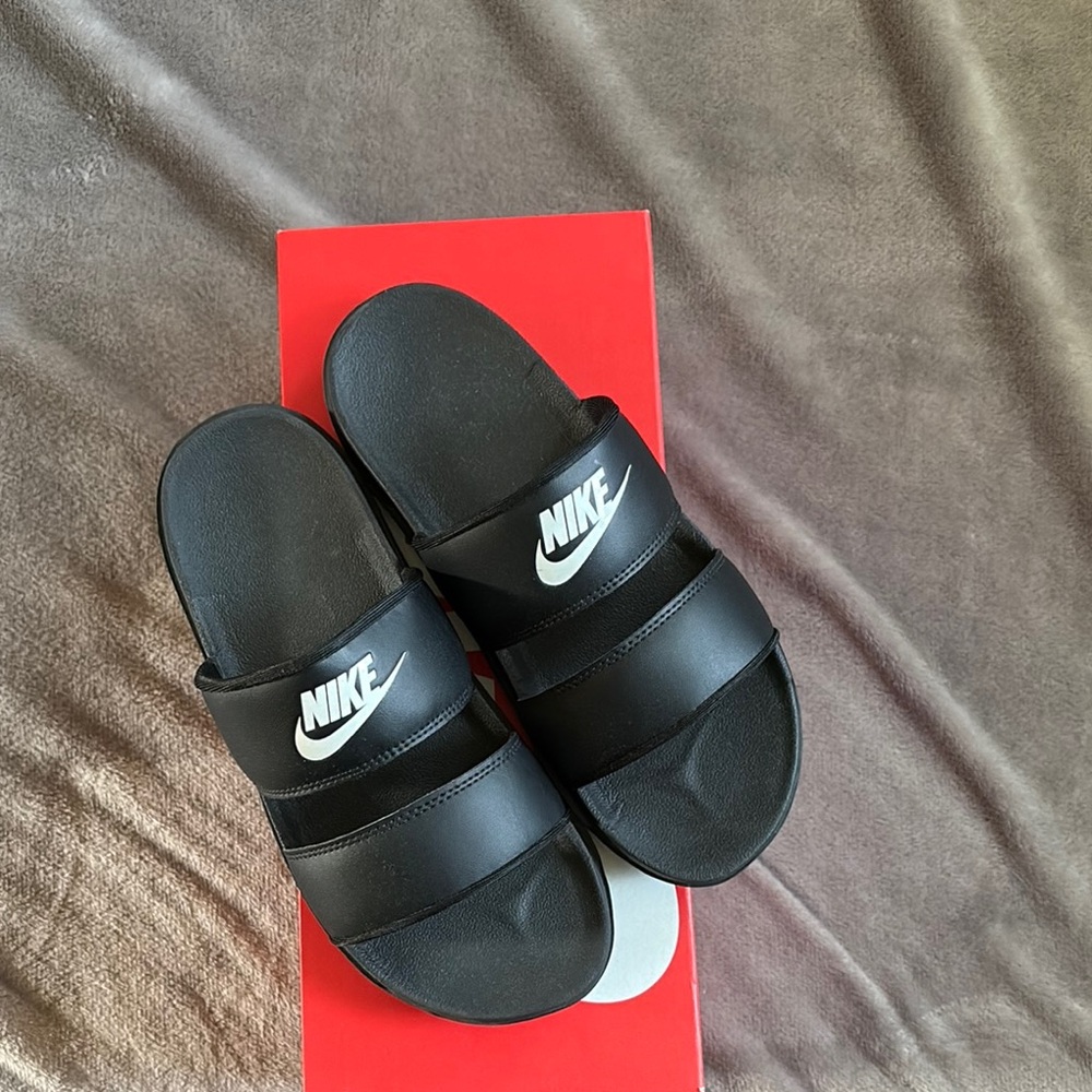 Nike Offcourt duo slide Sandals with White Logo